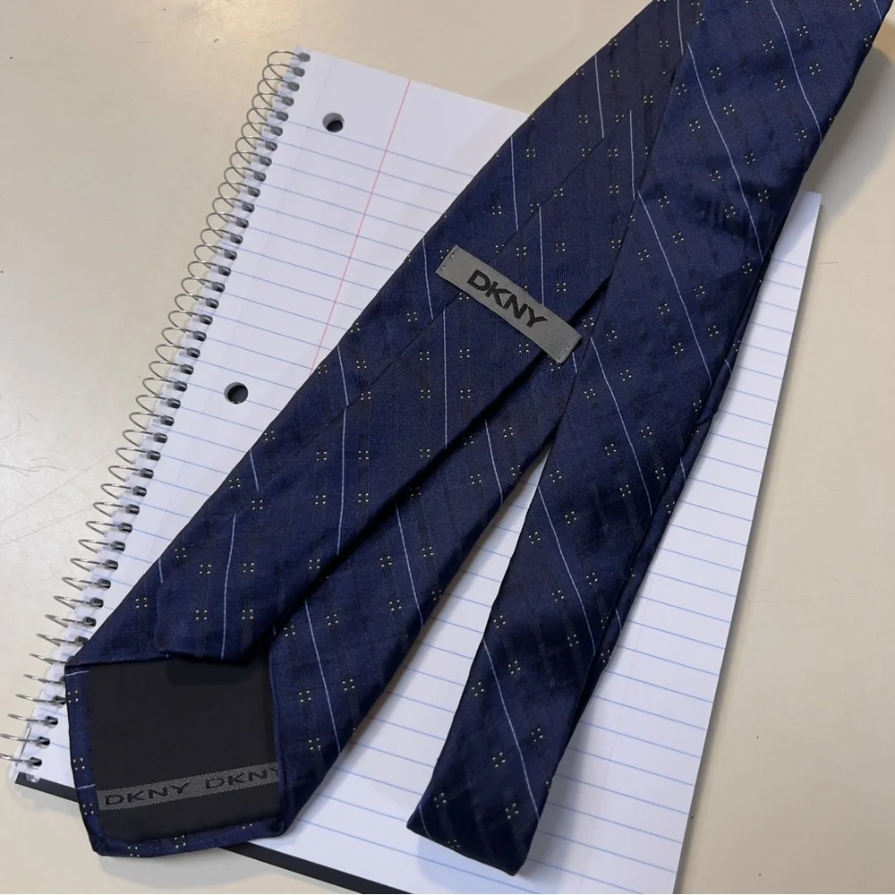 DKNY Menswear Navy Blue Lavender Stripes Pointed silk Mens Necktie Accessories